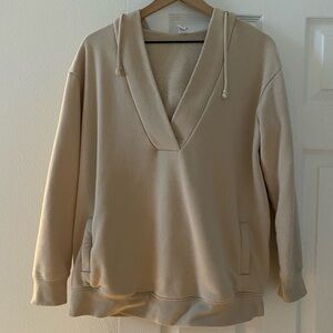 Old Navy Women's Beige V-Neck Sweater